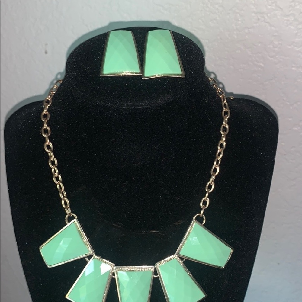3 Statement necklace bundle - Picture 2 of 4
